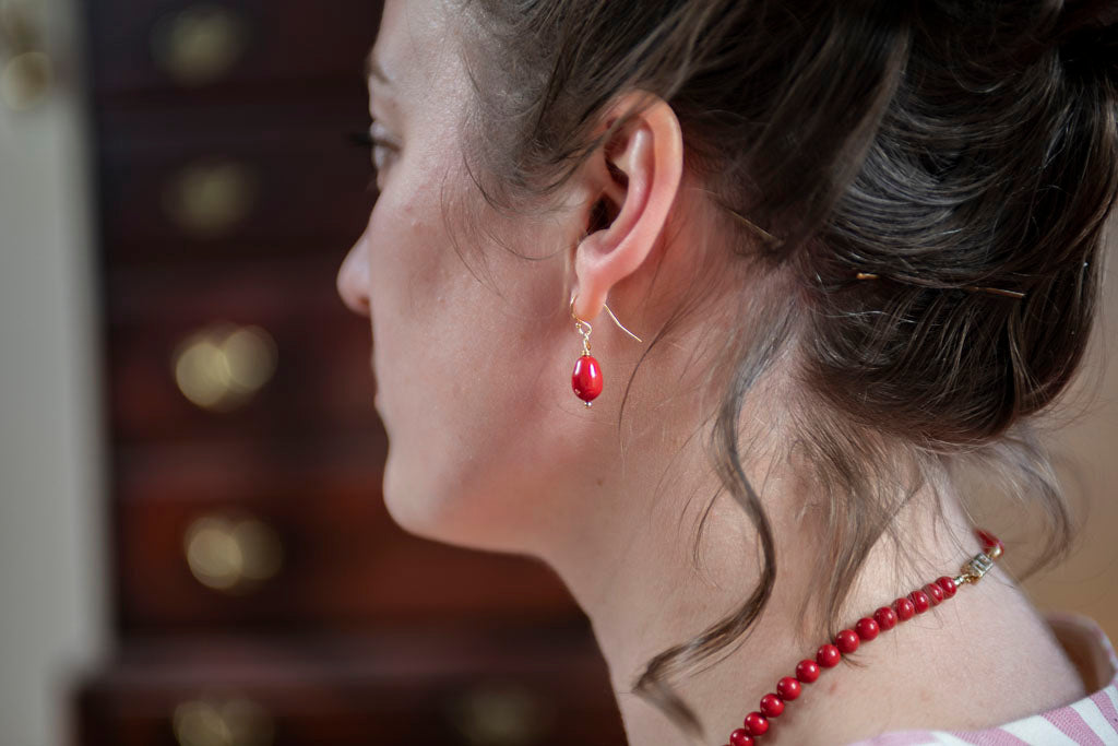 Boucles d&#39;oreilles pendantes en corail rouge